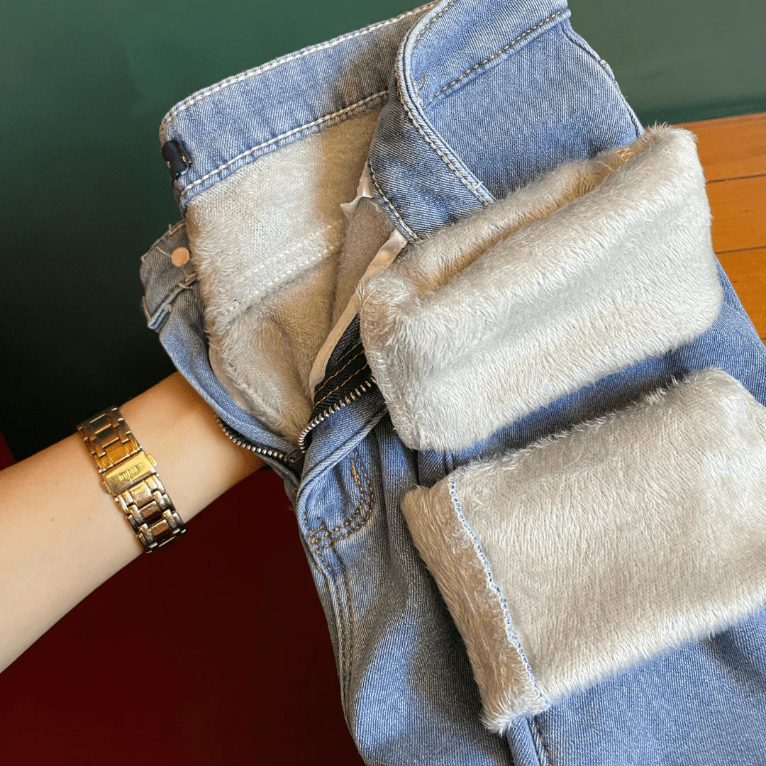 Calça Jeans Peluciada com Elastano + Meia Térmica Grátis